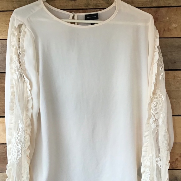 Who What Wear womens M cream lace ruffled embroidered long sleeve blouse keyhole - Picture 1 of 12